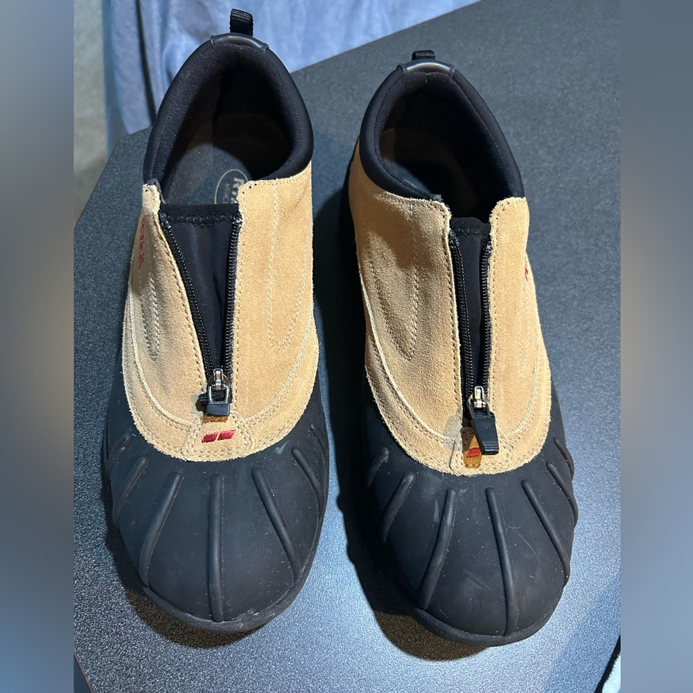 Women’s outdoor shoe 11W